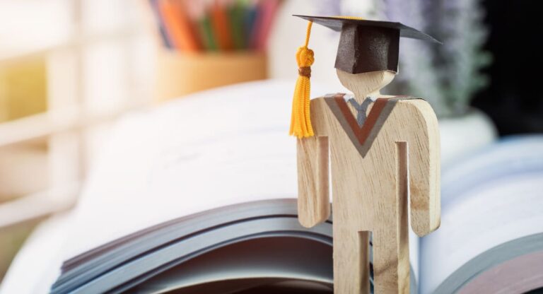 Comment indiquer une formation en cours sur son CV ?