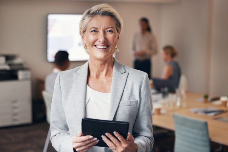 Reconversion professionnelle à 50 ans : conseils et exemples